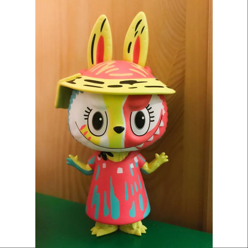 Labubu The Monsters Art Series FEMME AU CHAPEAU BUSTE